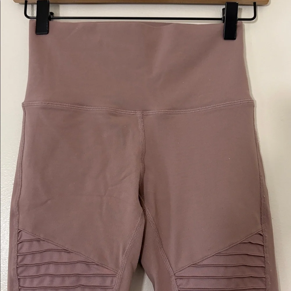 Alo Yoga High-Waist Moto Leggings Ribbed Mesh Paneling Mauve Size Small - Picture 4 of 11